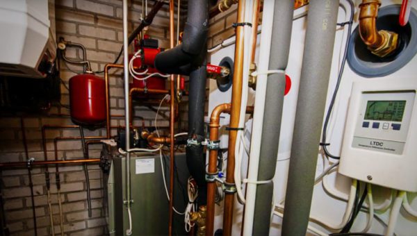 Tekninen tila hybridilämmitystä hyödyntävässä talossa